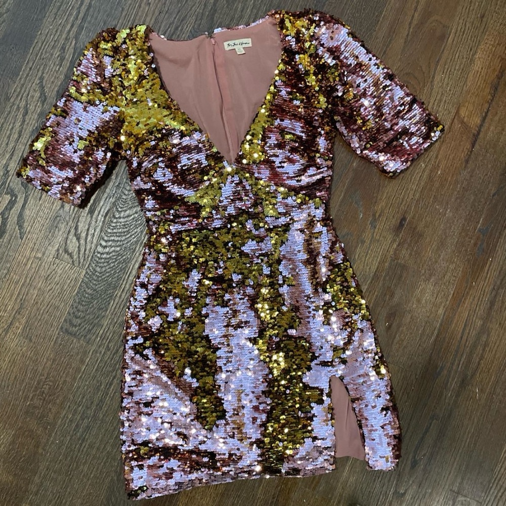 Sequin dress perfect for a night out, disco themed party, or bachelorette!!!💫✨
